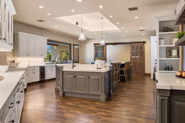 Full kitchen