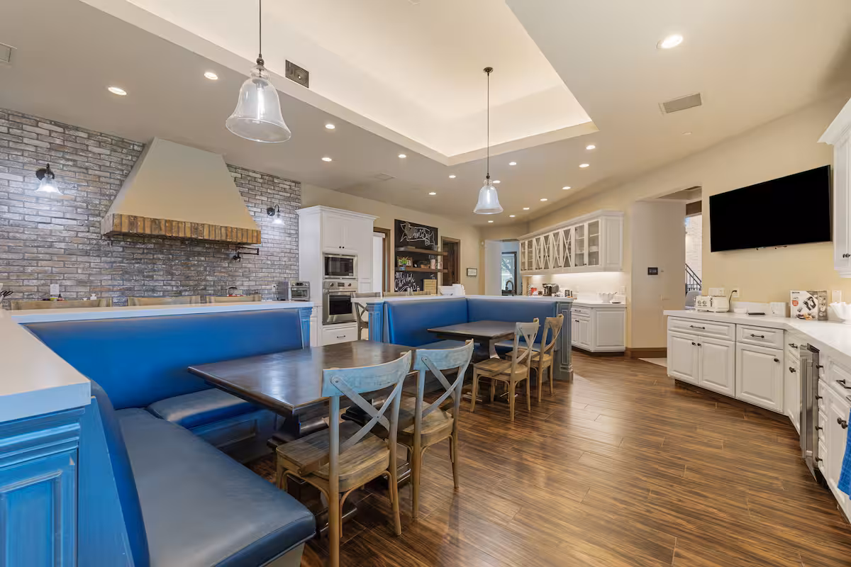 Full kitchen