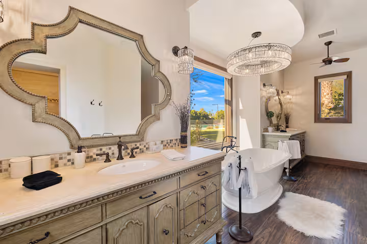 Full bathroom 1