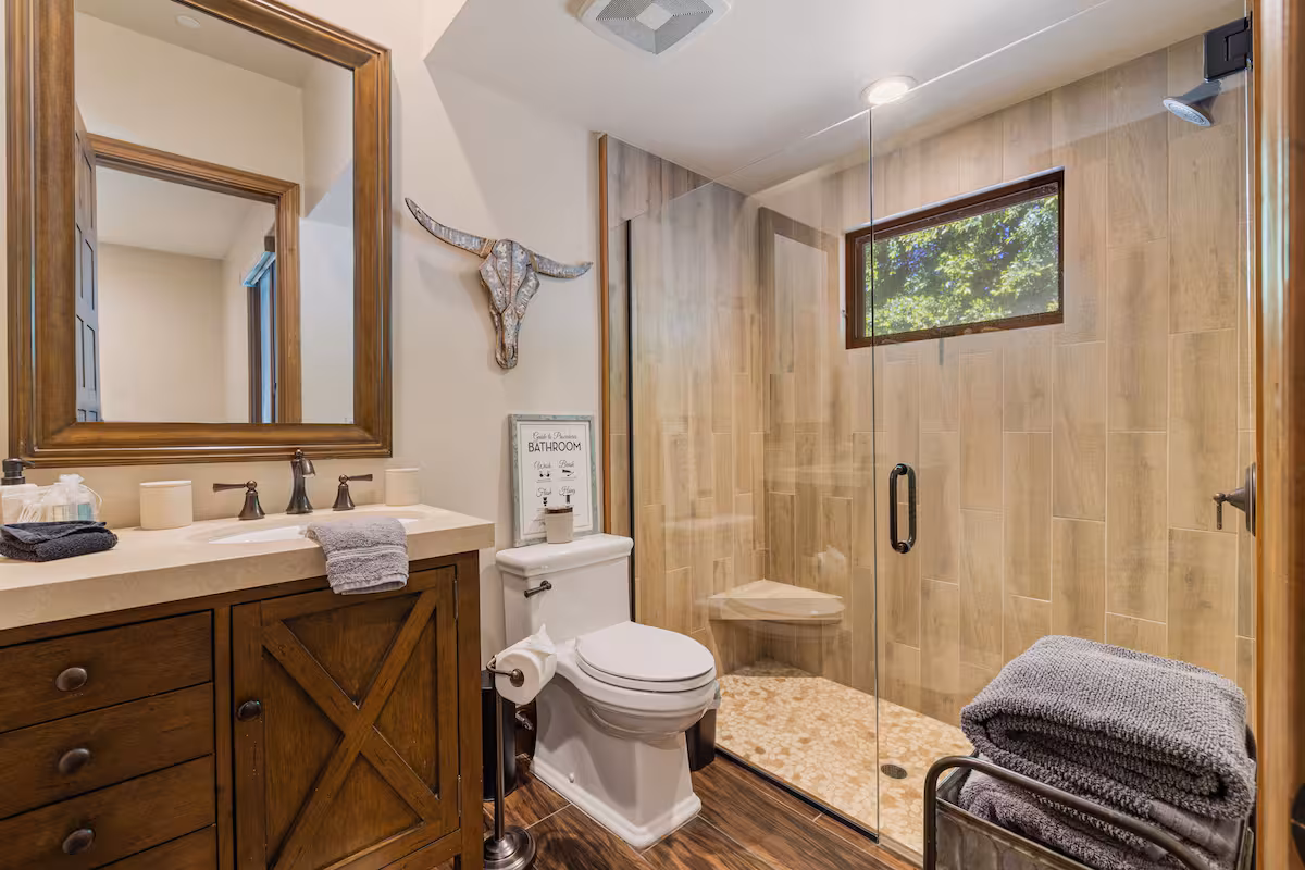Full bathroom 4