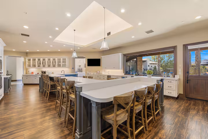 Full kitchen