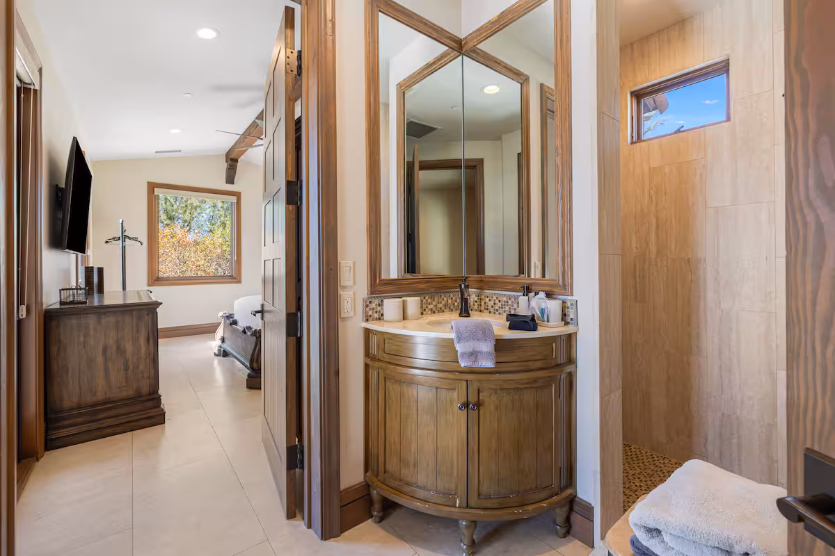 Full bathroom 2