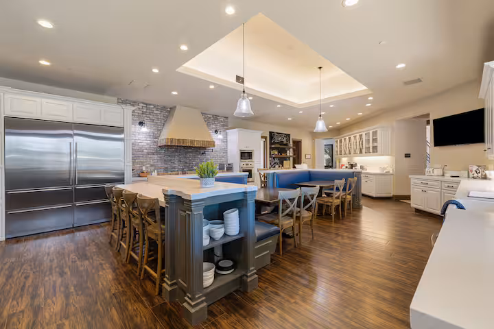 Full kitchen