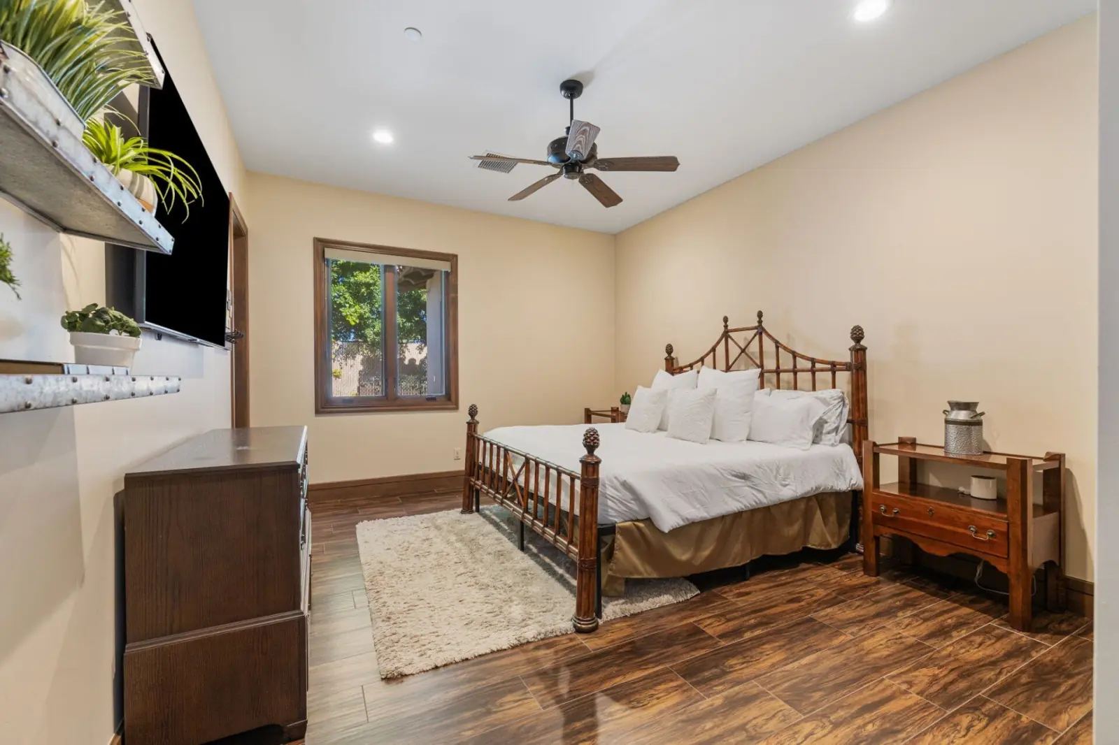 Guest bedroom